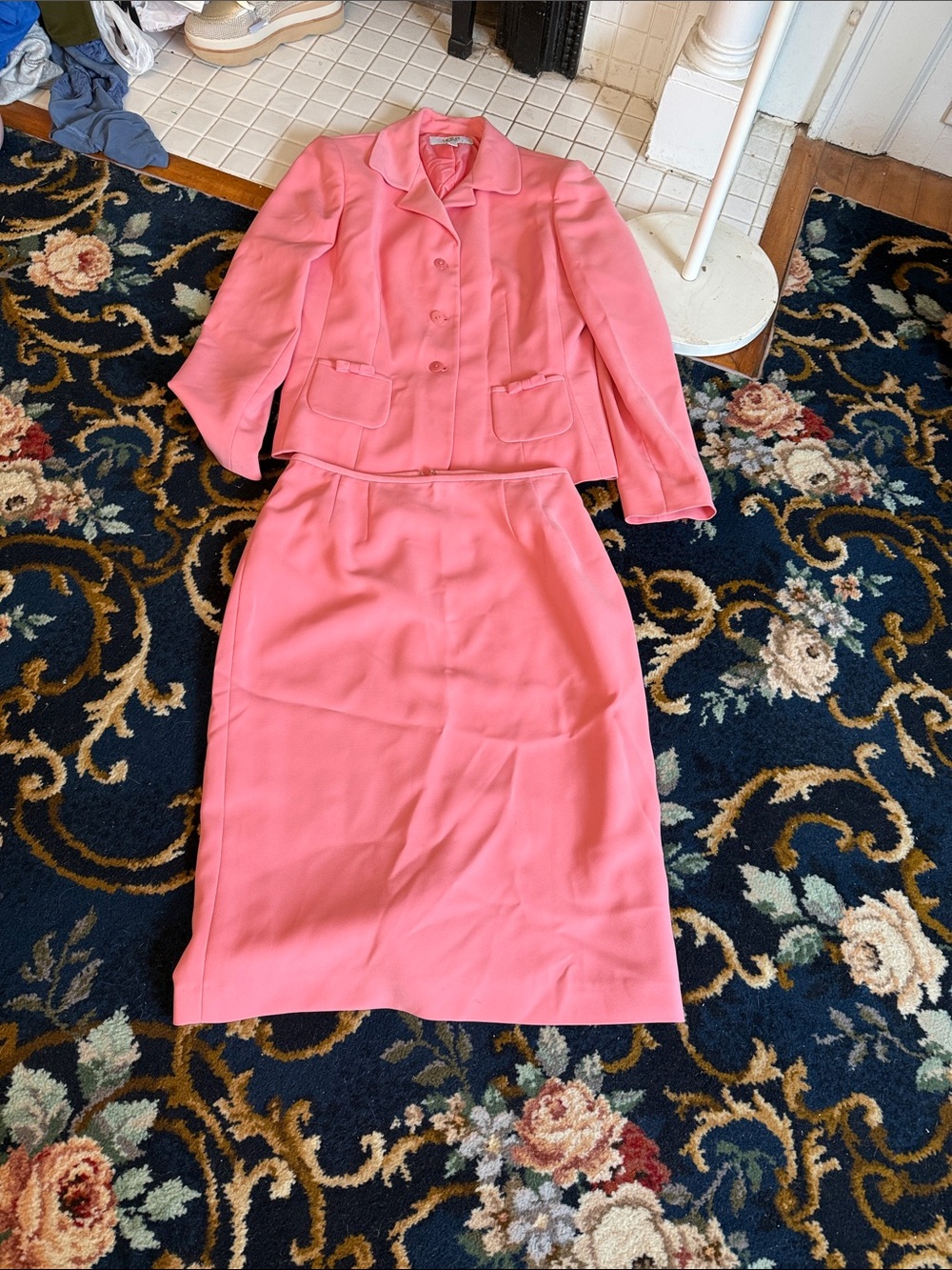 Le Suit Pink/coral suit- worn once- great condition  -